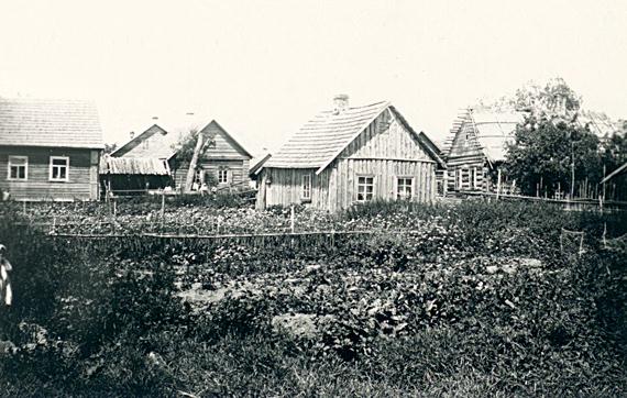 File:Saare küla Piirissaare 1921 [Eesti Rahva Muuseum 439-156_www.muis.ee].jpg
